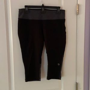Exercise Capri Leggings with Butt Pocket